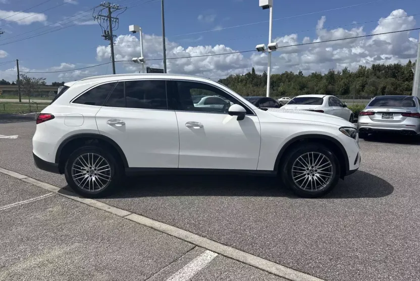 2026 Mercedes Benz GLC 300 4MATIC photo 1