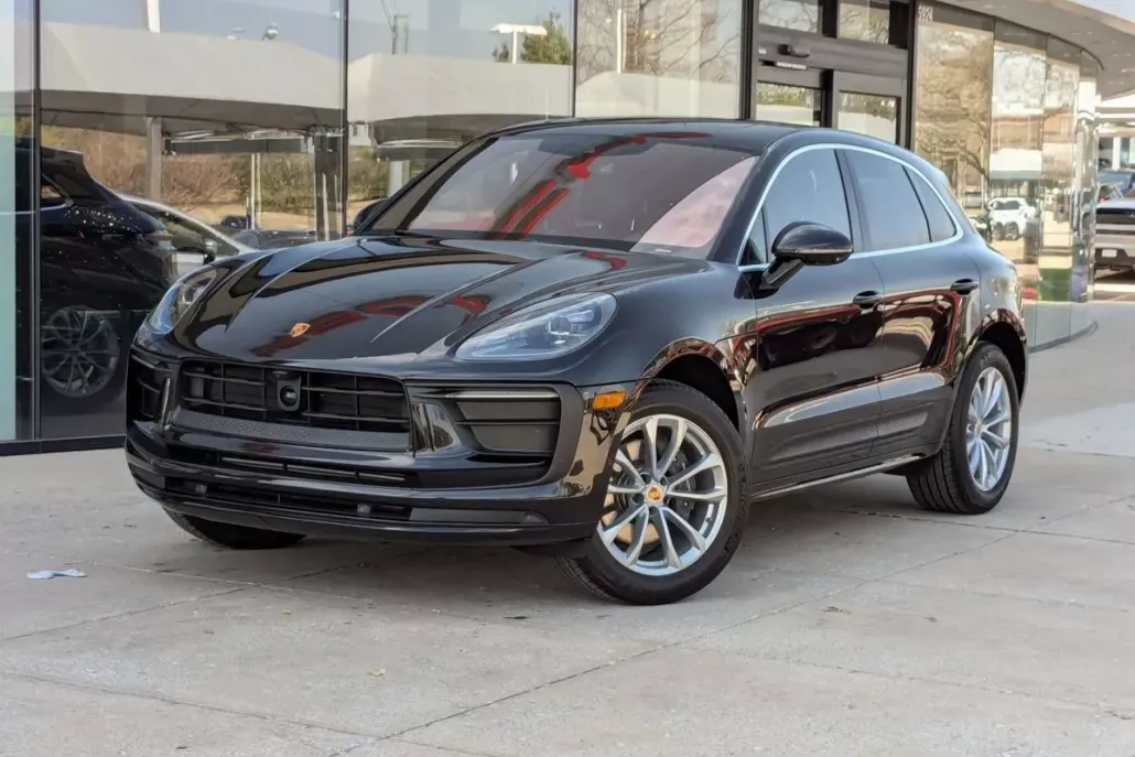 2024 Porsche Macan T photo 1