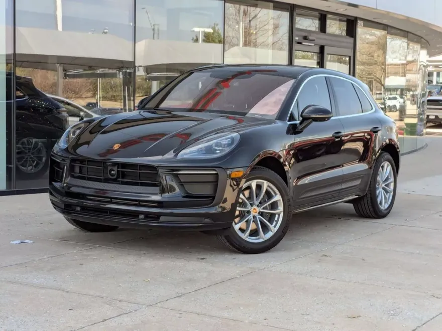 2024 Porsche Macan T photo 1