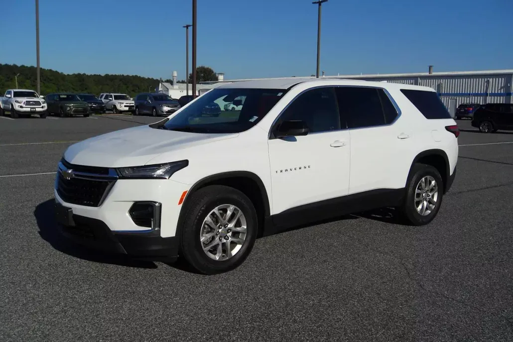 2022 Chevrolet Traverse LS photo 1