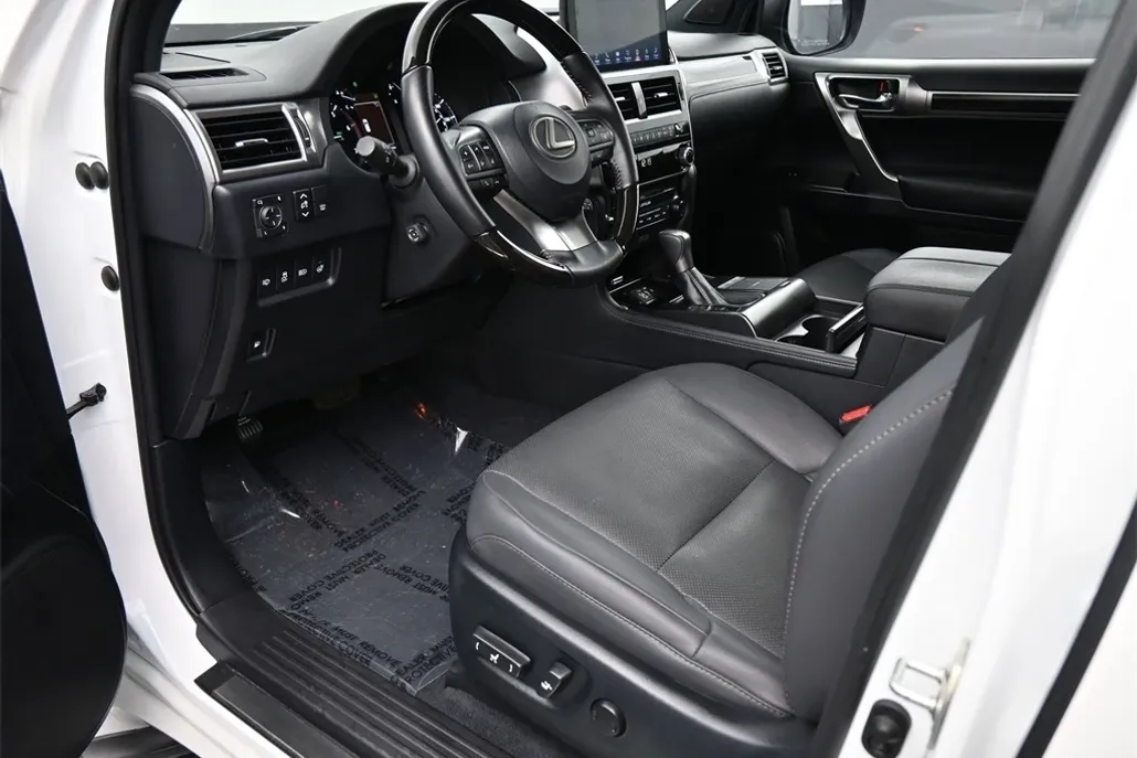 2023 Lexus GX Premium photo 1