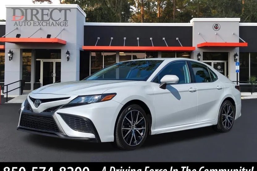 2022 Toyota Camry SE photo 1