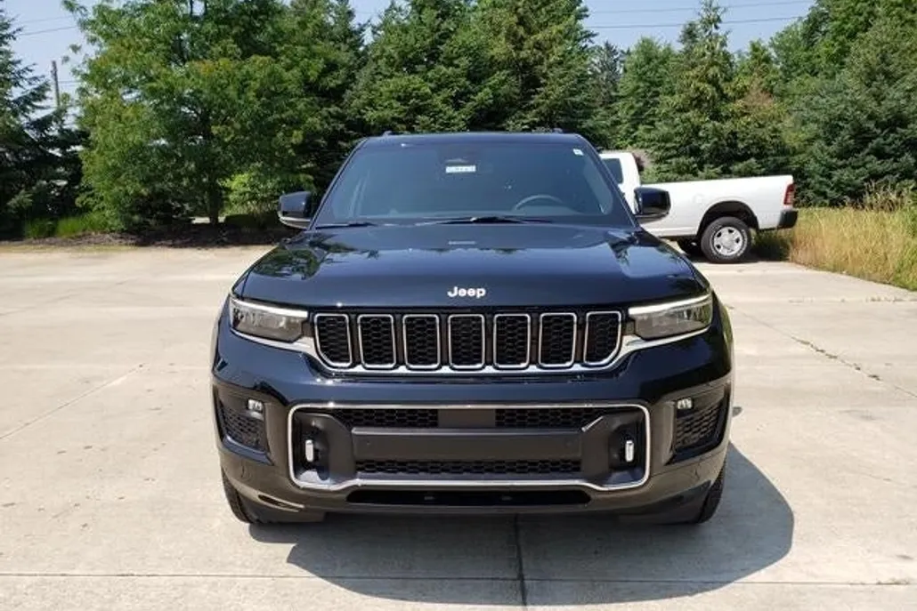 2025 Jeep Grand Cherokee Overland photo 1