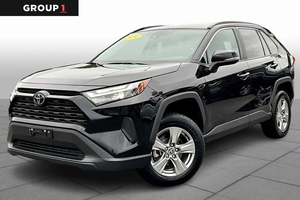 2024 Toyota RAV4 XLE photo 1