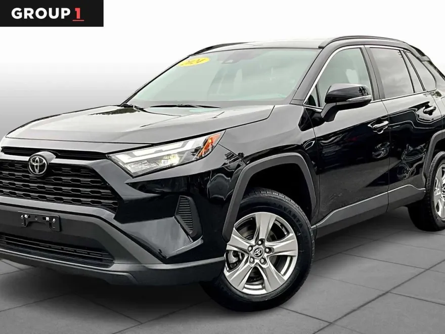 2024 Toyota RAV4 XLE photo 1