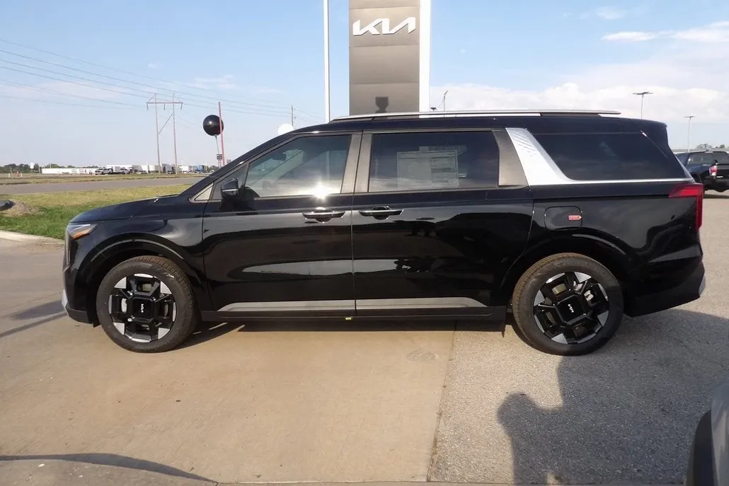 2026 Kia Carnival EX photo 1
