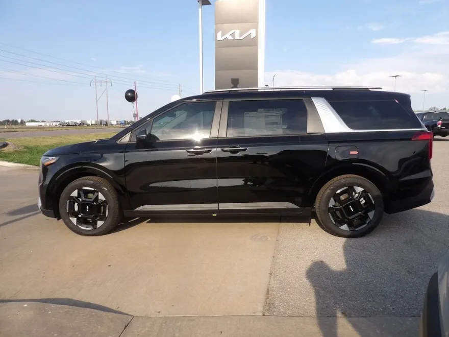 2026 Kia Carnival EX photo 1