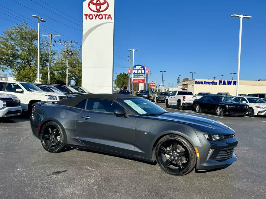 2018 Chevrolet Camaro 1LT photo 1