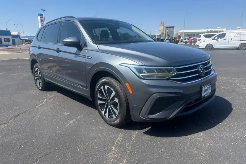 2022 Volkswagen Tiguan S photo 1