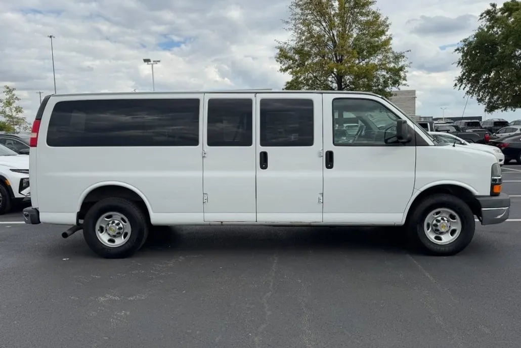 2014 Chevrolet Express 3500 LT photo 1