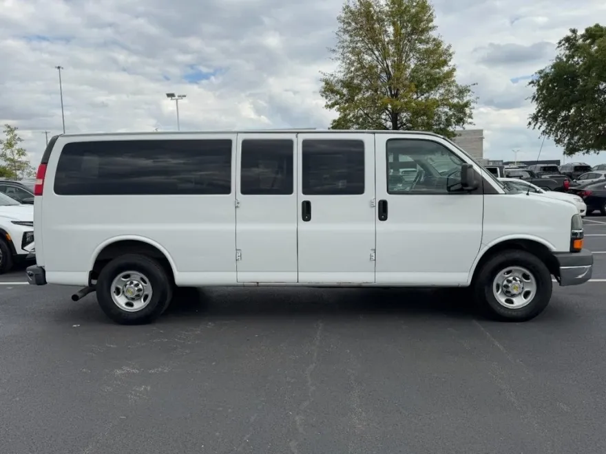 2014 Chevrolet Express 3500 LT photo 1