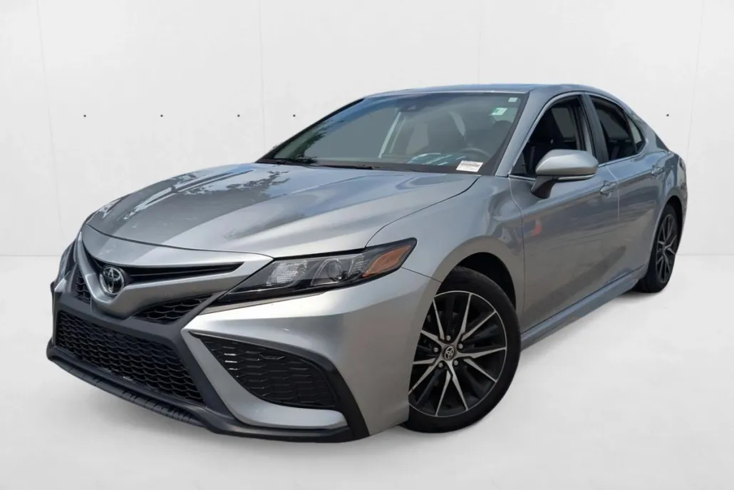 2024 Toyota Camry SE photo 1
