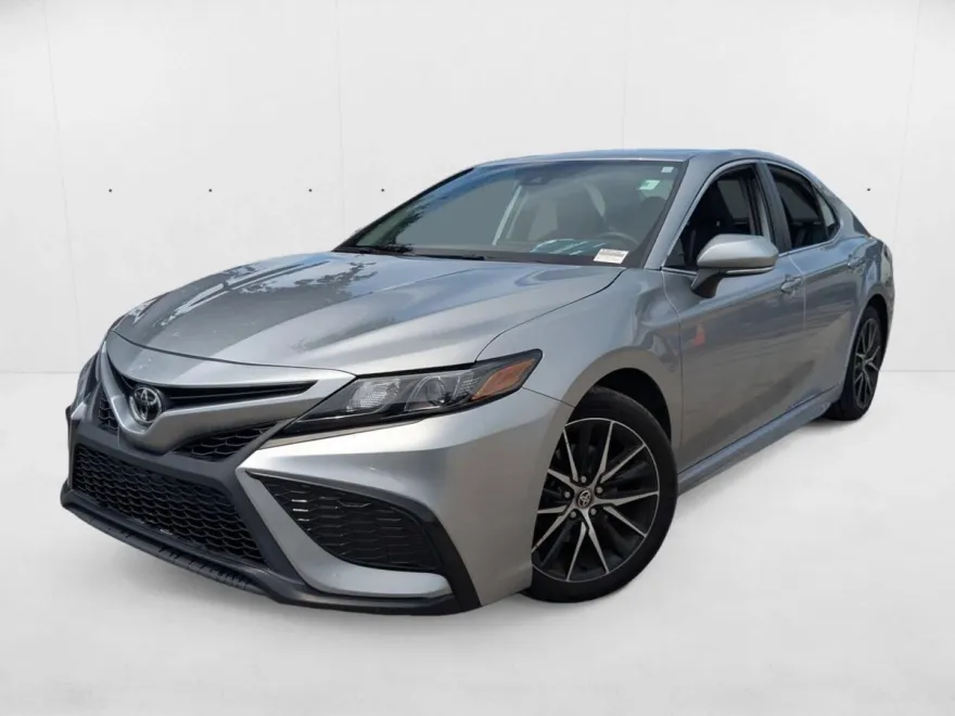 2024 Toyota Camry SE photo 1