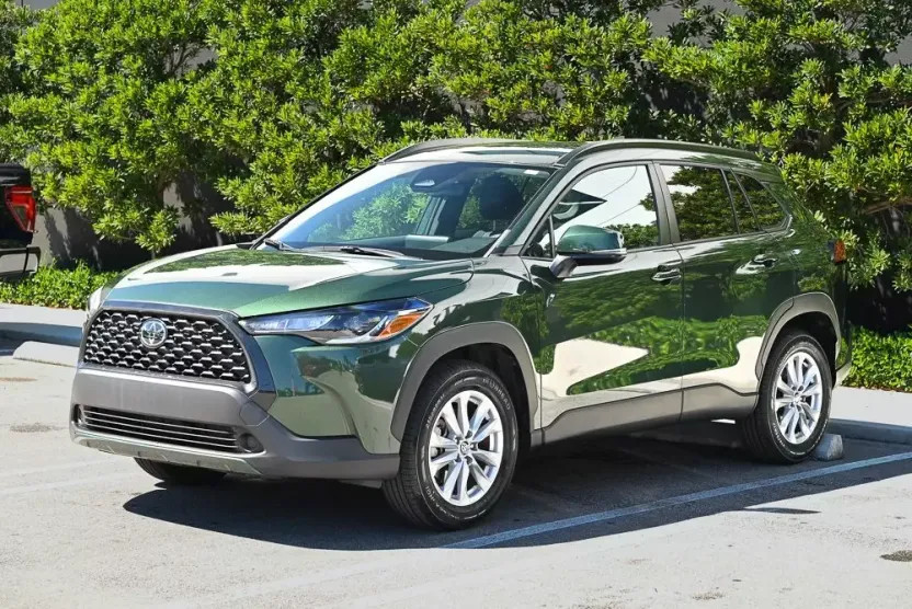 2023 Toyota Corolla Cross LE photo 1