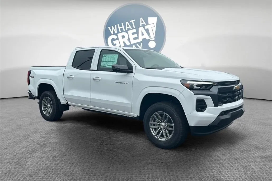 2025 Chevrolet Colorado Work Truck LT photo 1