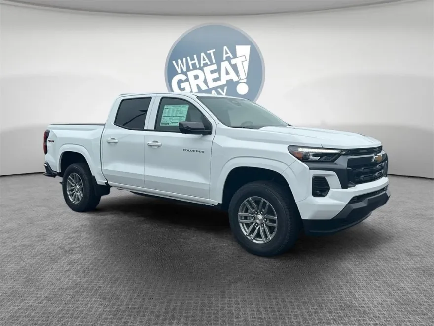 2025 Chevrolet Colorado Work Truck LT photo 1