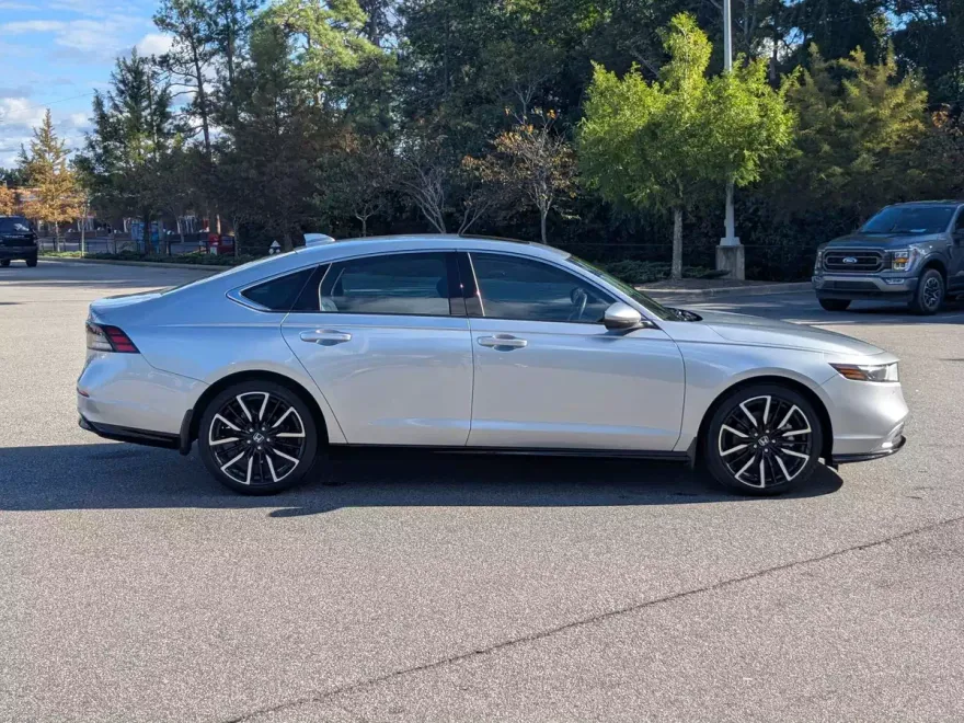 2024 Honda Accord Hybrid Touring photo 1