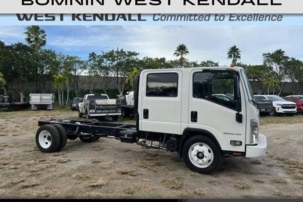 2024 Chevrolet Silverado photo 1