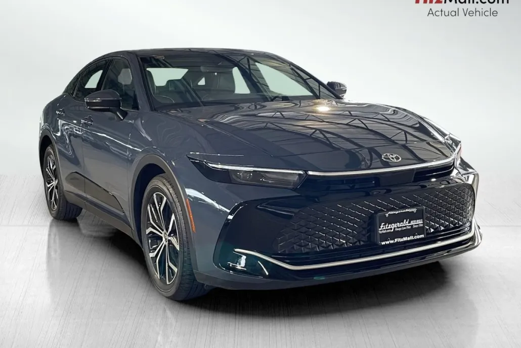 2025 Toyota Crown XLE photo 1