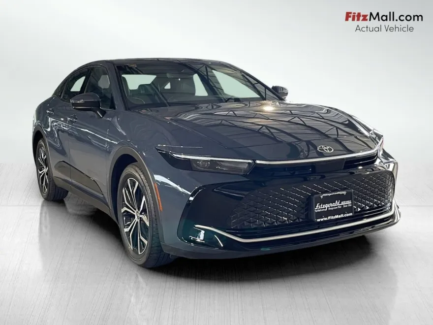 2025 Toyota Crown XLE photo 1