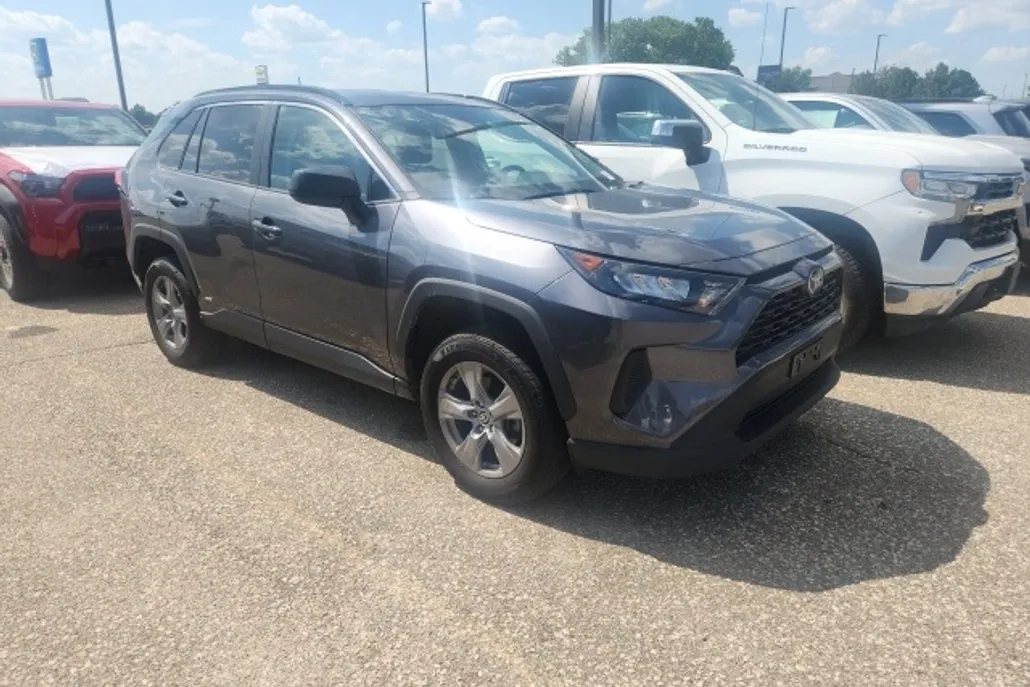 2022 Toyota RAV4 Hybrid LE photo 1
