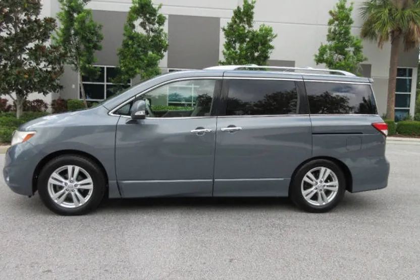 2011 Nissan Quest SL photo 1