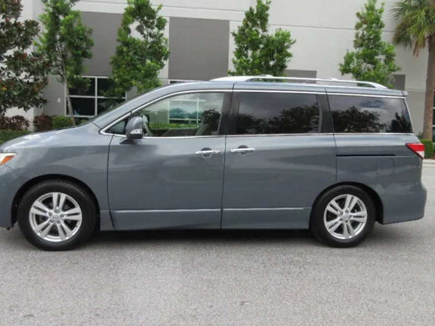 2011 Nissan Quest SL photo 1