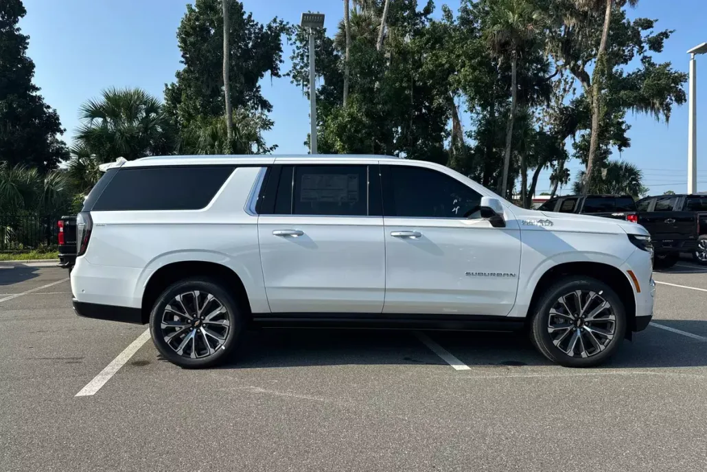 2025 Chevrolet Suburban High Country photo 1