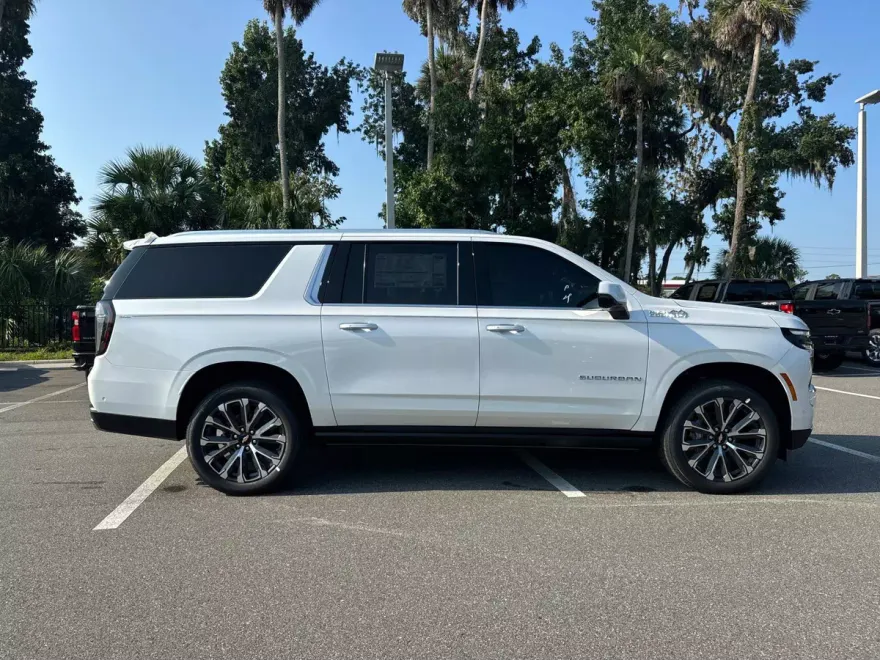 2025 Chevrolet Suburban High Country photo 1