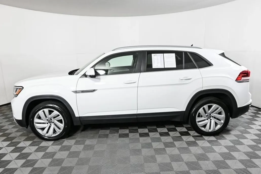 2022 Volkswagen Atlas Cross Sport V6 SE Technology photo 1