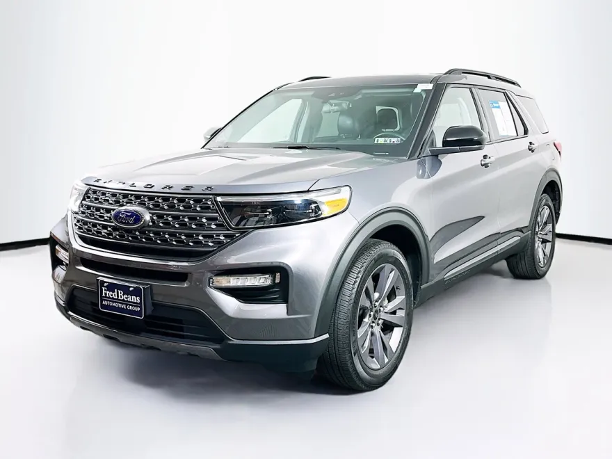 2022 Ford Explorer XLT photo 1