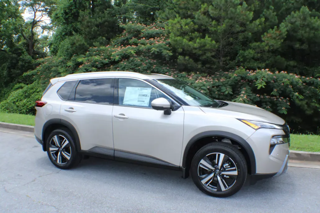 2025 Nissan Rogue SL photo 1