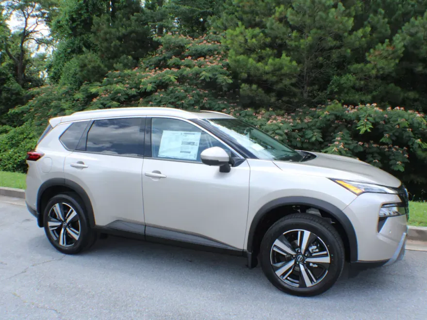 2025 Nissan Rogue SL photo 1