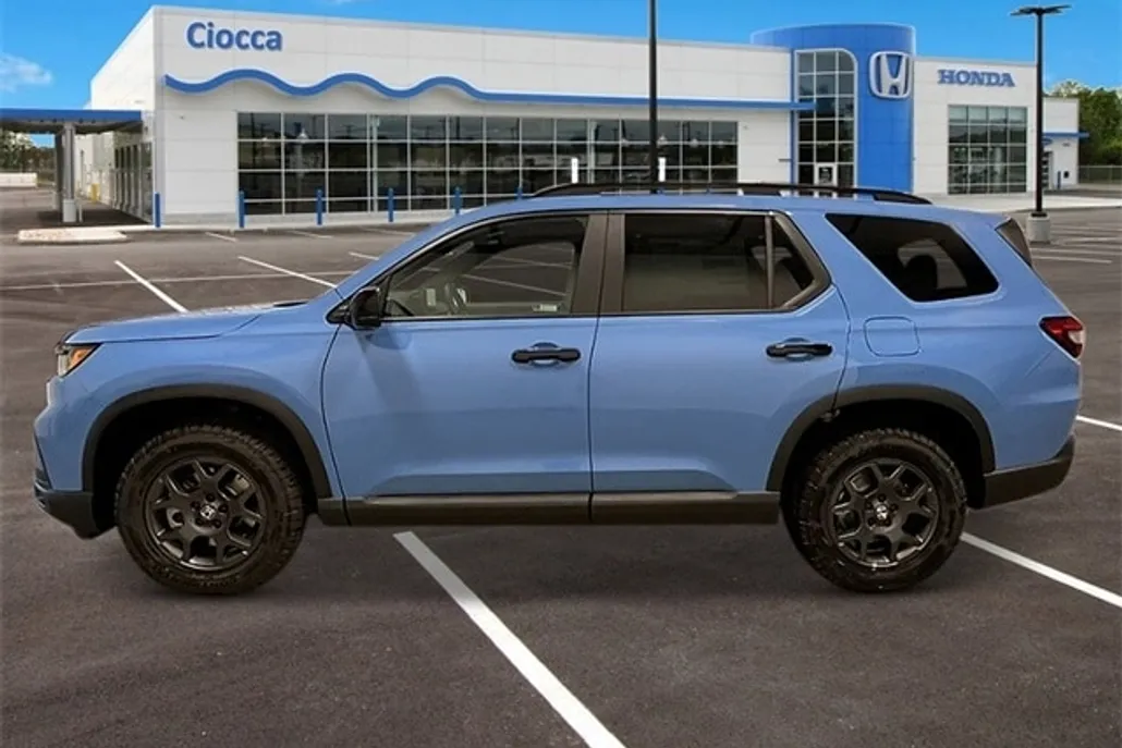 2025 Honda Pilot TrailSport photo 1