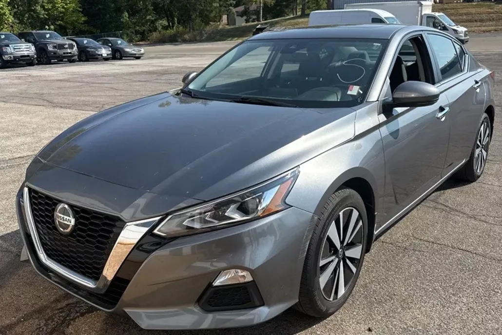 2022 Nissan Altima 2.5 SV photo 1