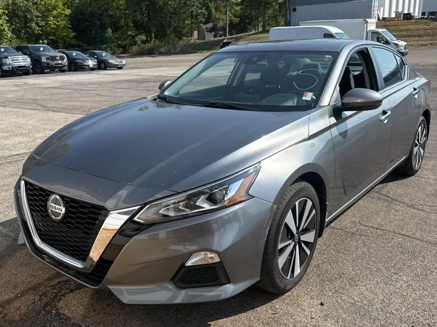 2022 Nissan Altima 2.5 SV photo 1