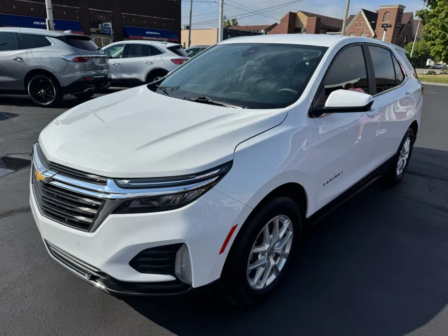 2023 Chevrolet Equinox LT photo 1