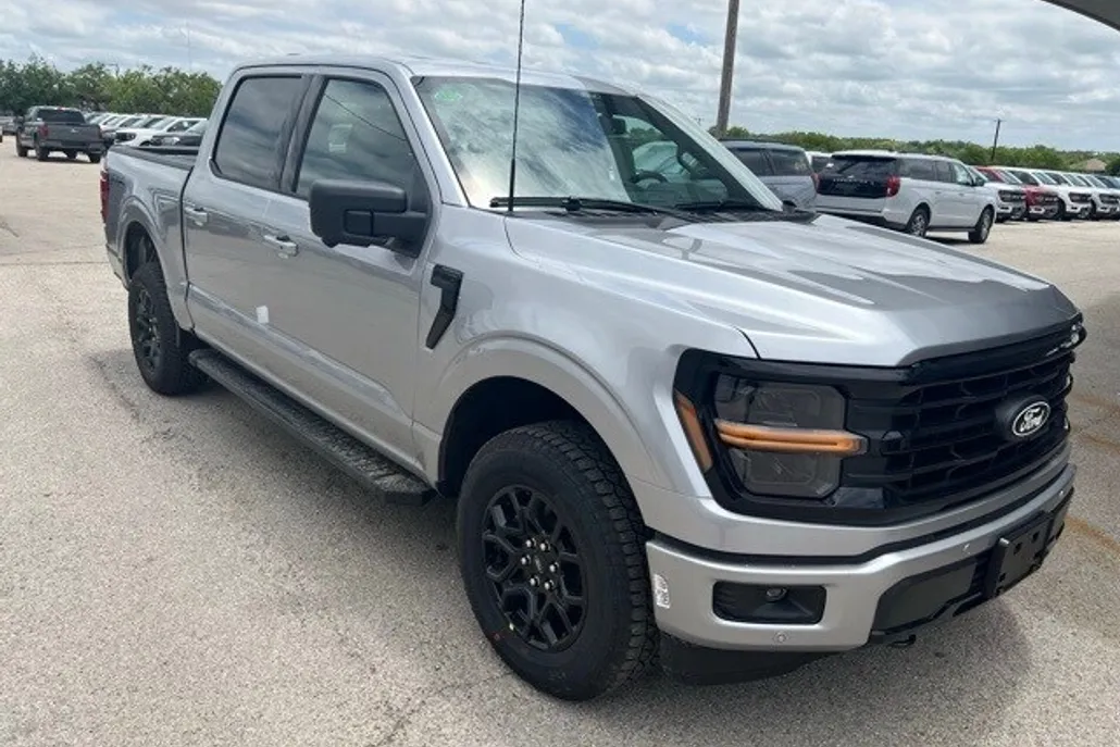 2025 Ford F-150 XLT photo 1