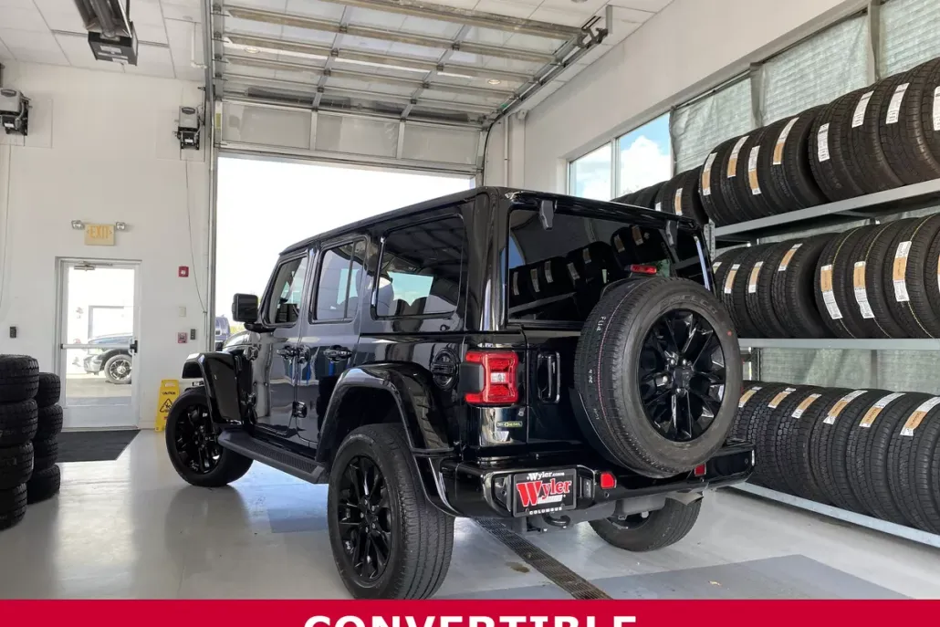 2021 Jeep Wrangler Unlimited Sahara High Altitude photo 1