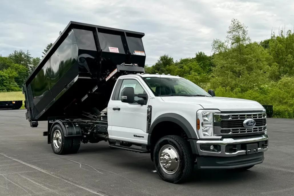 2024 Ford F-600 photo 1