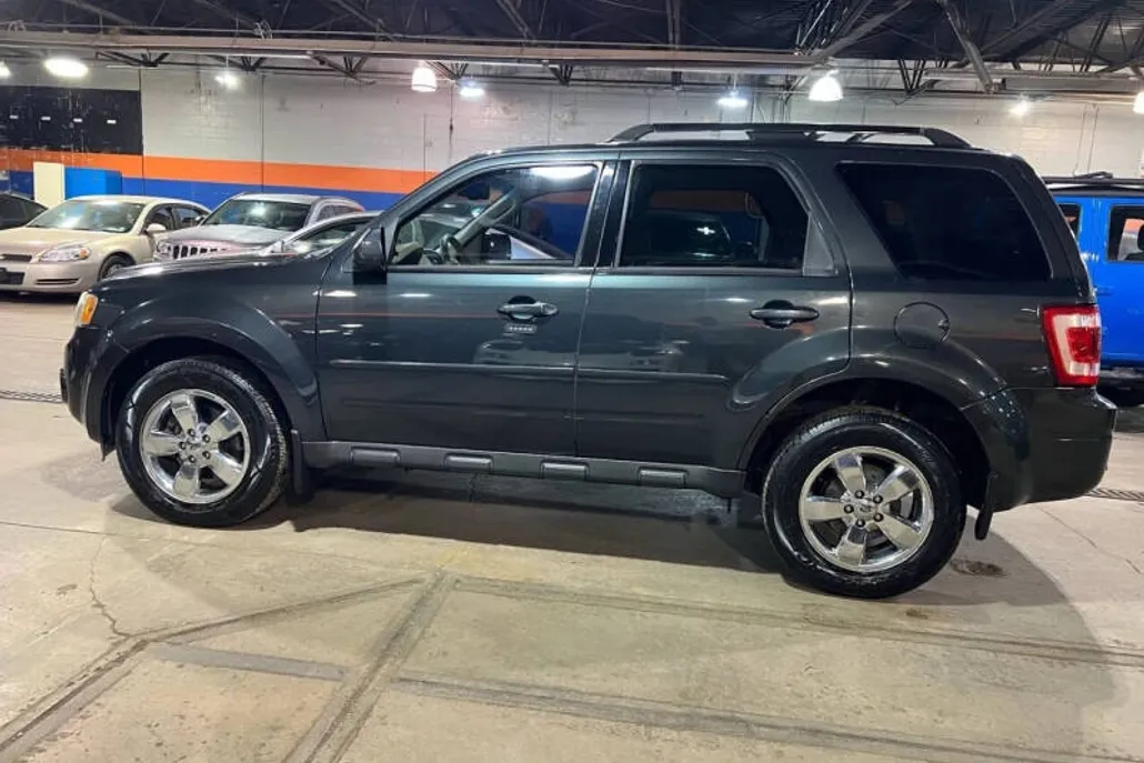 2009 Ford Escape Limited photo 1