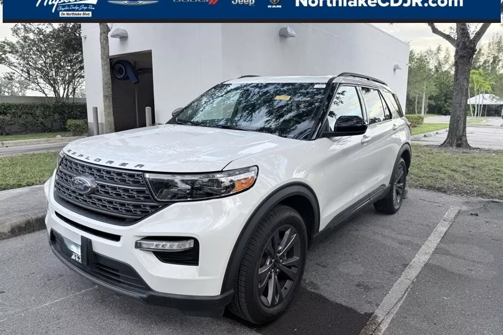 2022 Ford Explorer XLT photo 1