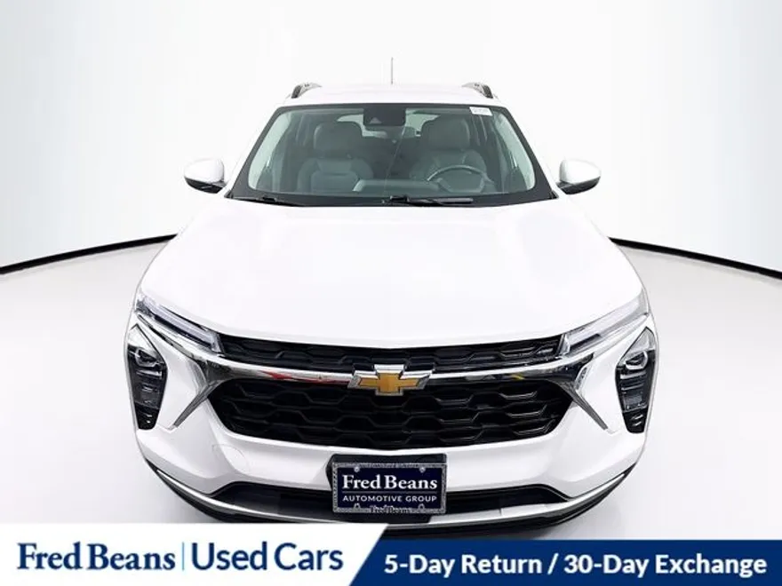2024 Chevrolet Trax LT photo 1