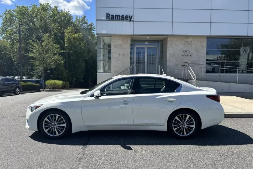 2023 Infiniti Q50 LUXE photo 1