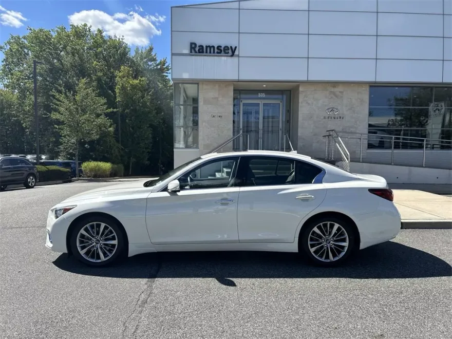 2023 Infiniti Q50 LUXE photo 1