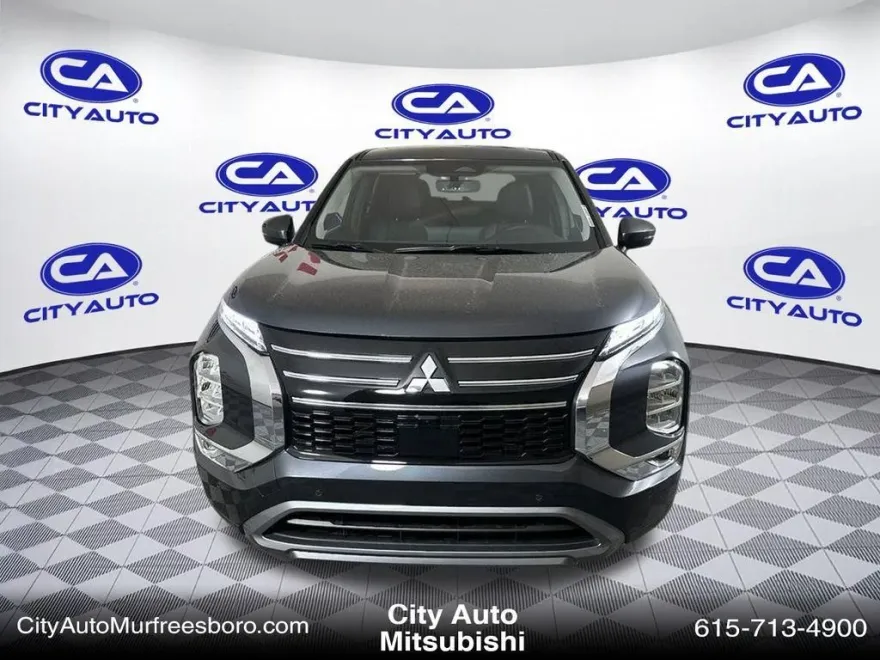 2025 Mitsubishi Outlander SE photo 1