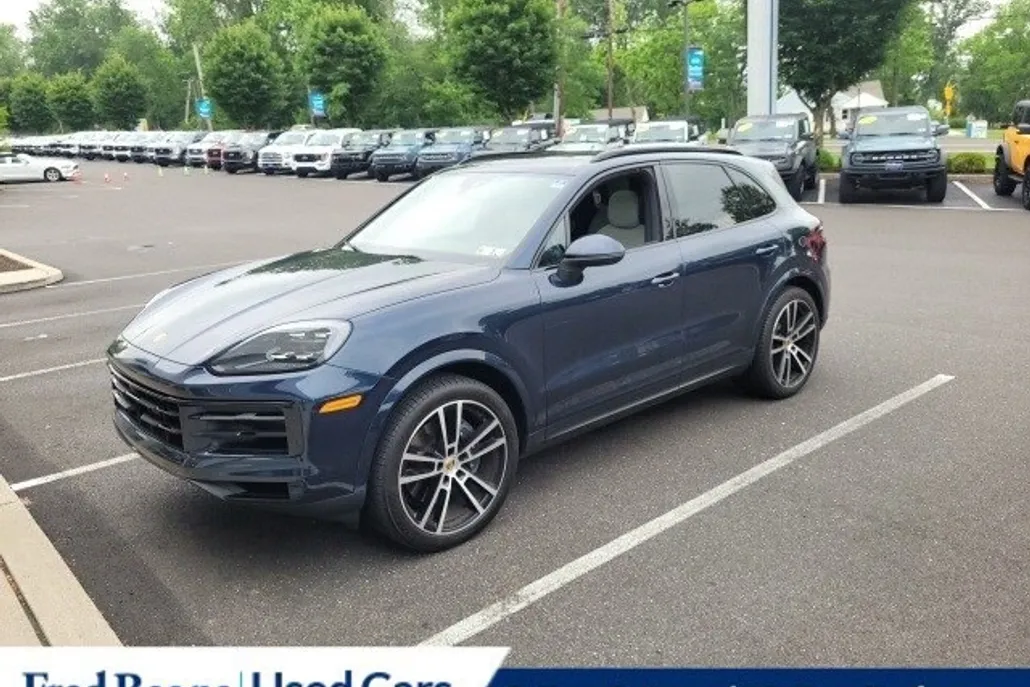 2024 Porsche Cayenne Base photo 1