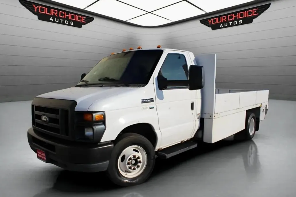2011 Ford E-450 photo 1