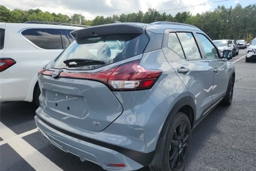 2024 Nissan Kicks SR photo 1