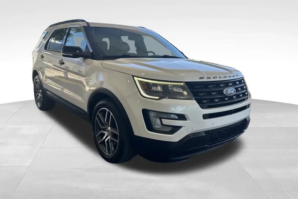 2017 Ford Explorer Sport photo 1